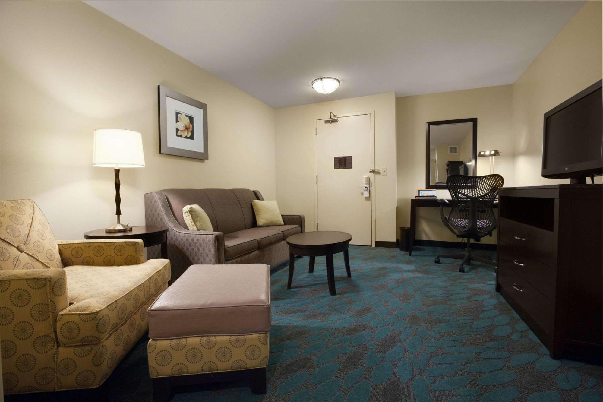 Hilton Garden Hotel 3*