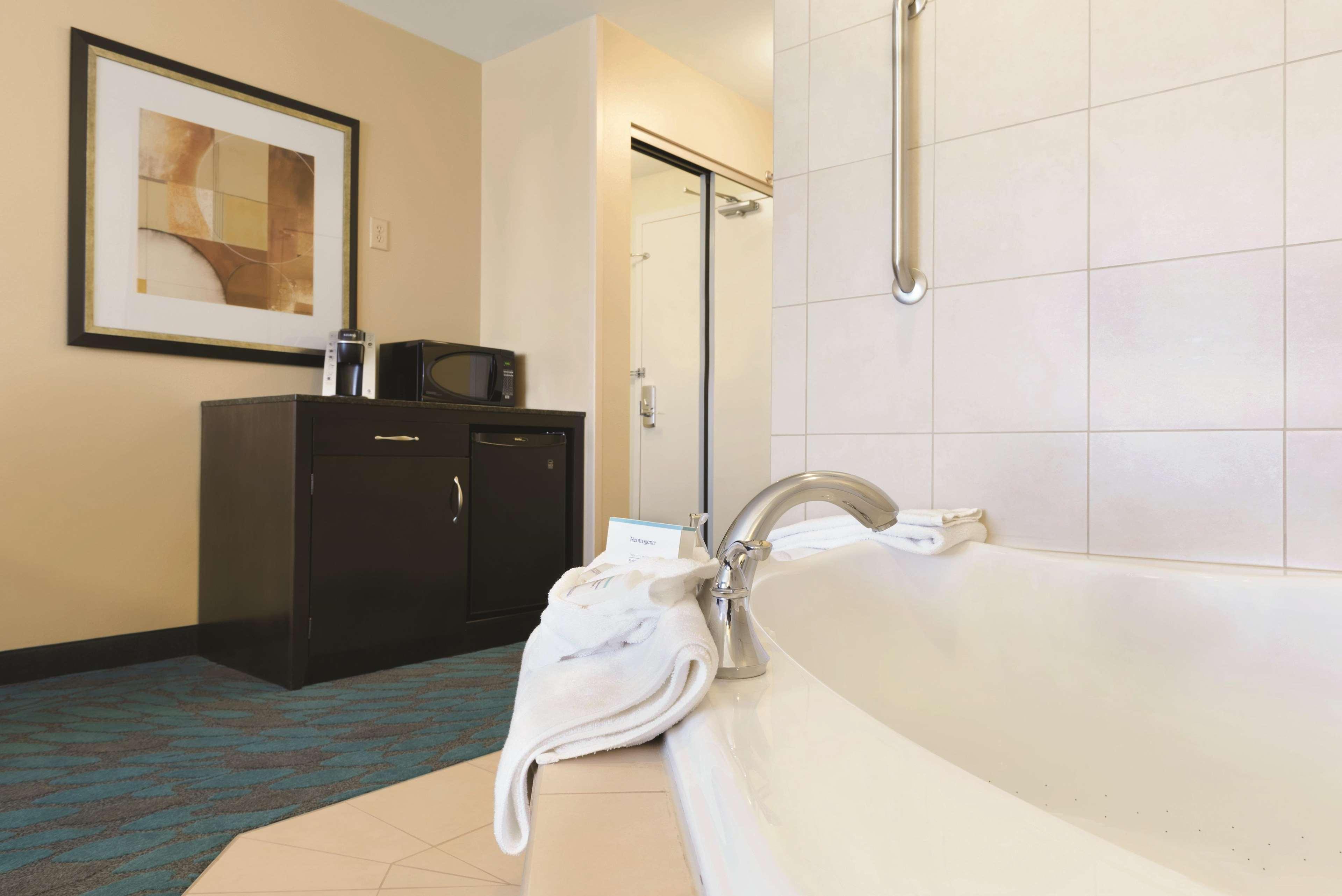 Hilton Garden Hotel 3*