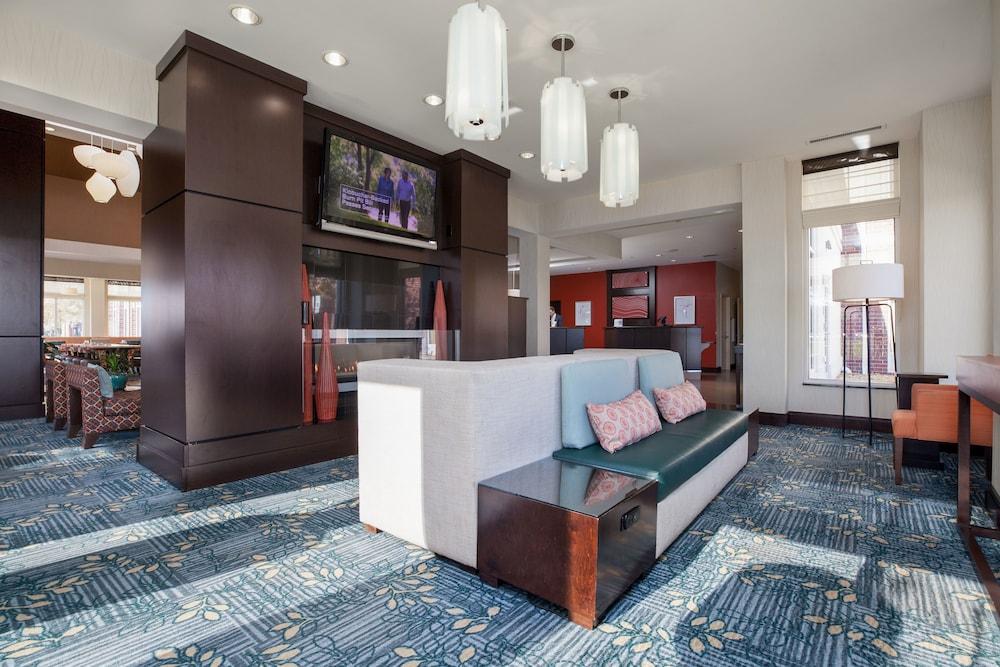 Hilton Garden Hotel 3*